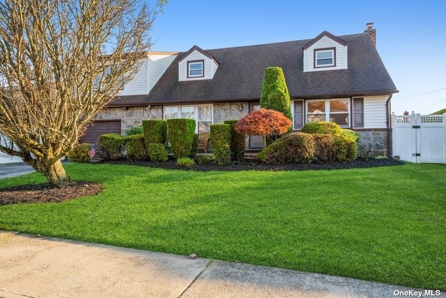 #1 photo, 305 Coleridge Street, Levittown , NY 11756