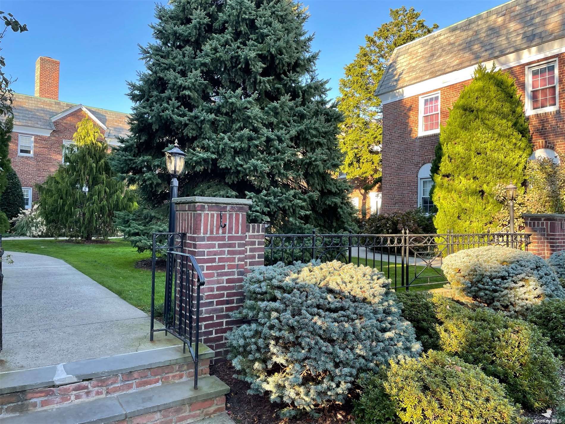 #1 photo, 37 Floral Boulevard, ナッソー郡 Floral Park , NY 11001