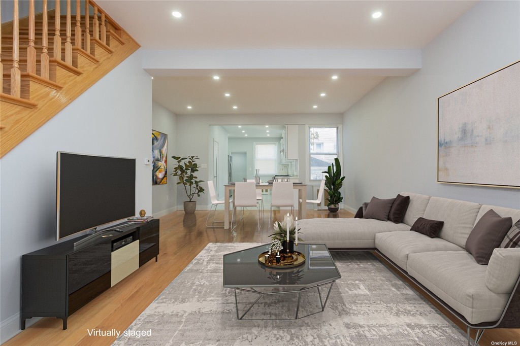 #1 photo, 25-36 Gillmore Street, 뉴욕퀸즈 East Elmhurst , NY 11369