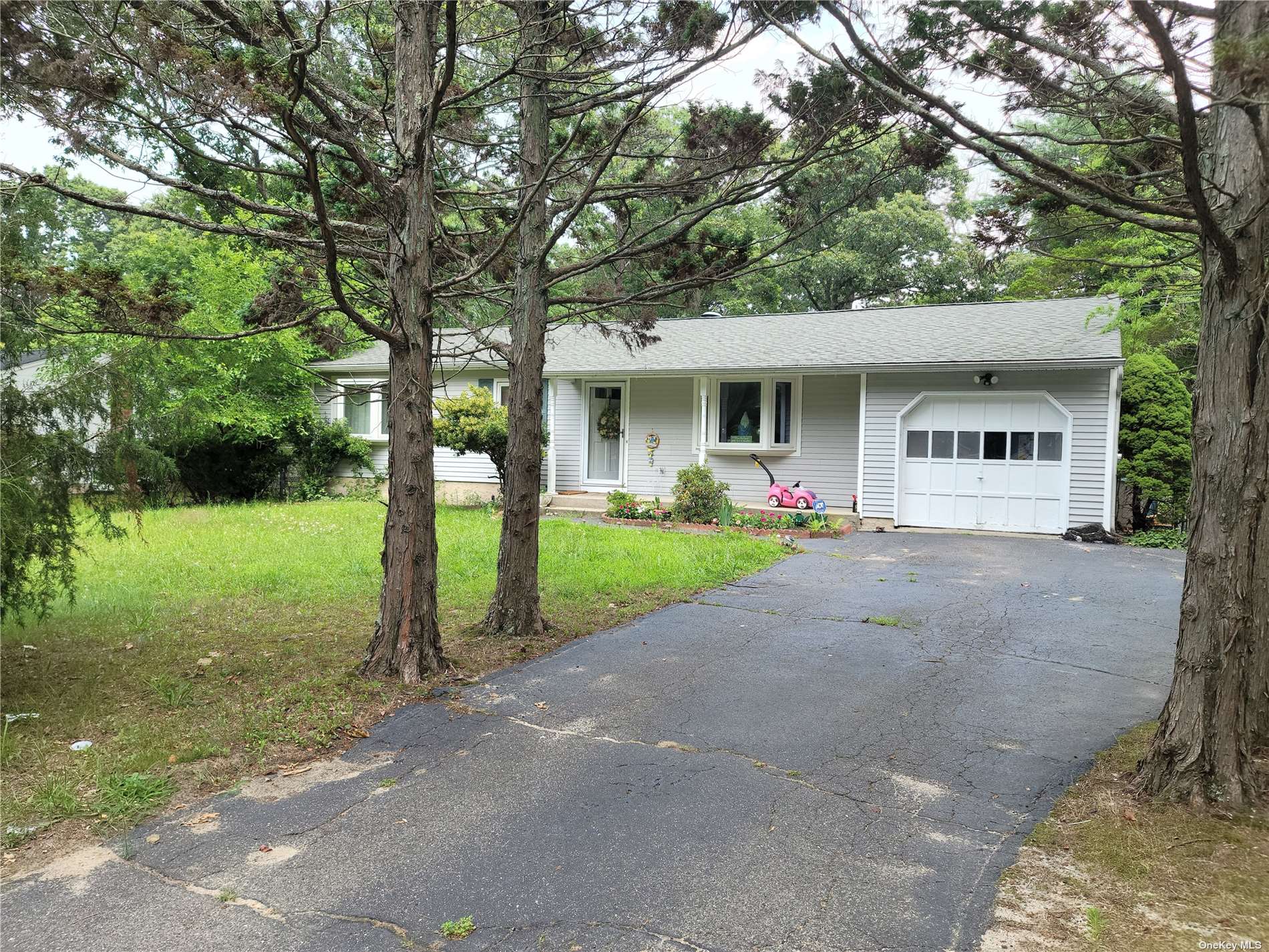 #1 photo, 59 Westfield Road, Саффолк ‖ Coram , NY 11727