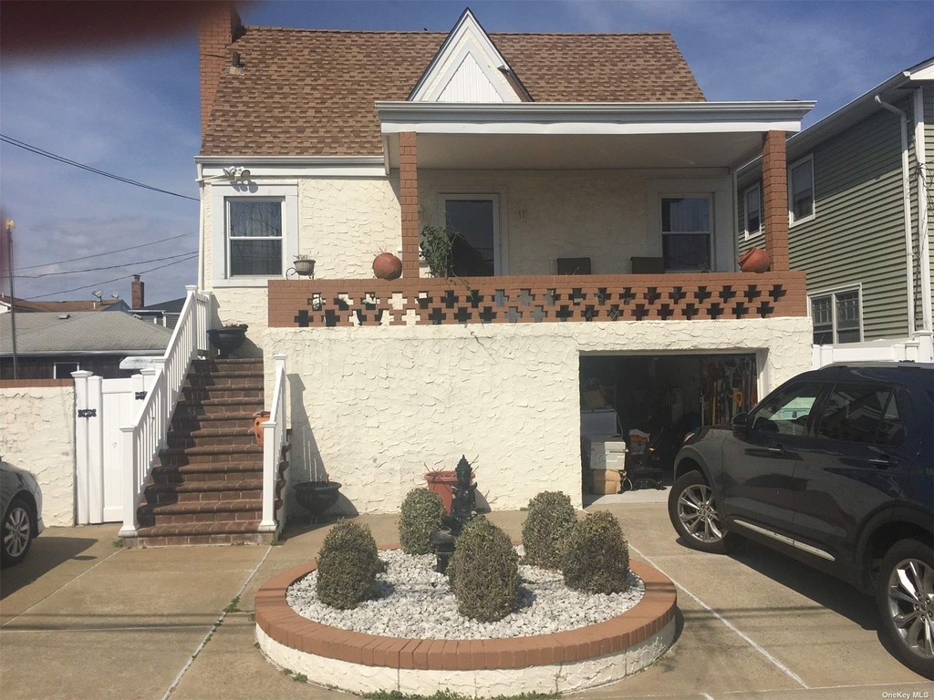 #1 photo, 8 Truxton Road, Island Park , NY 11558
