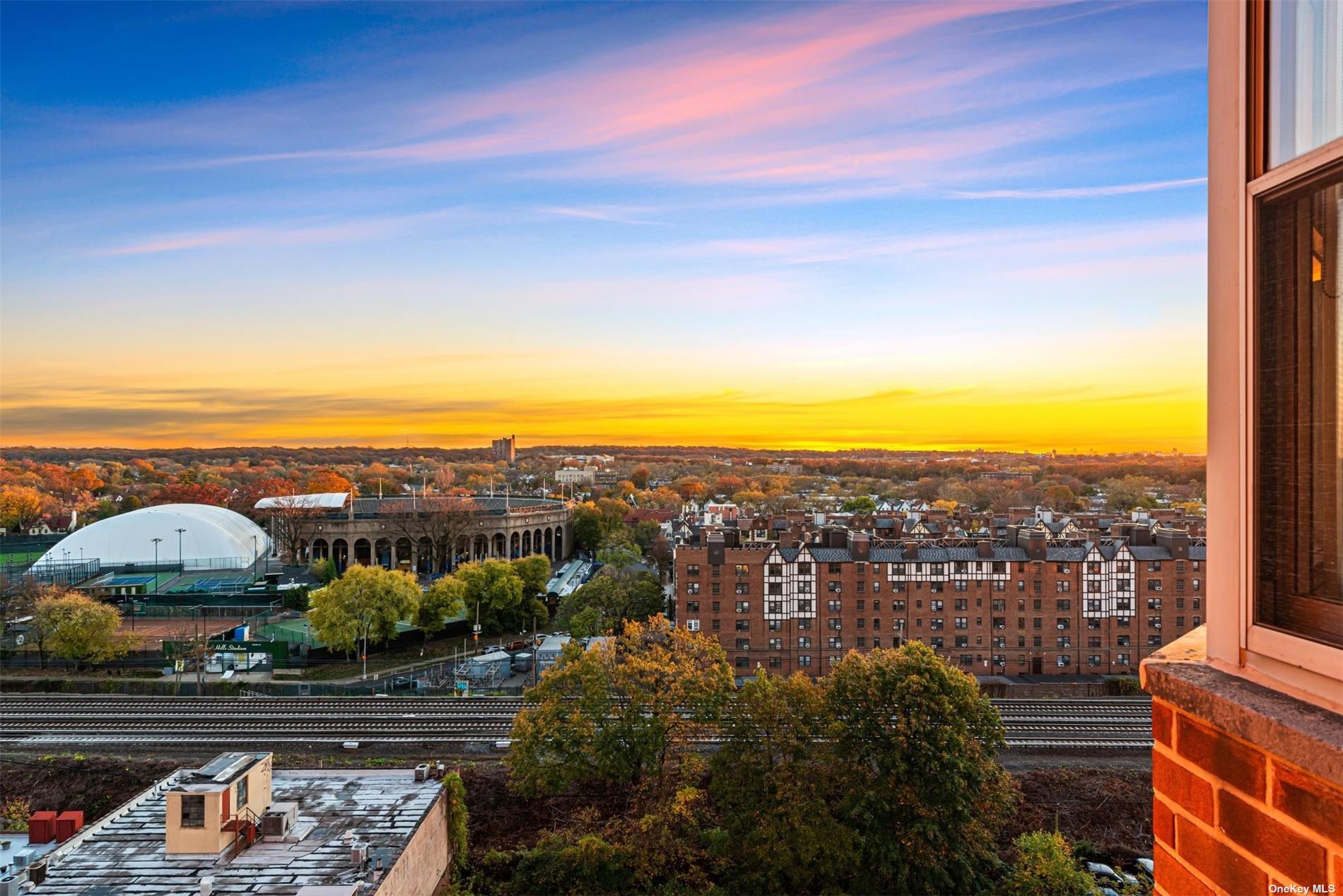 #1 photo, 70-25 Yellowstone Boulevard, 皇后區 森林小丘 Forest Hills , NY 11375