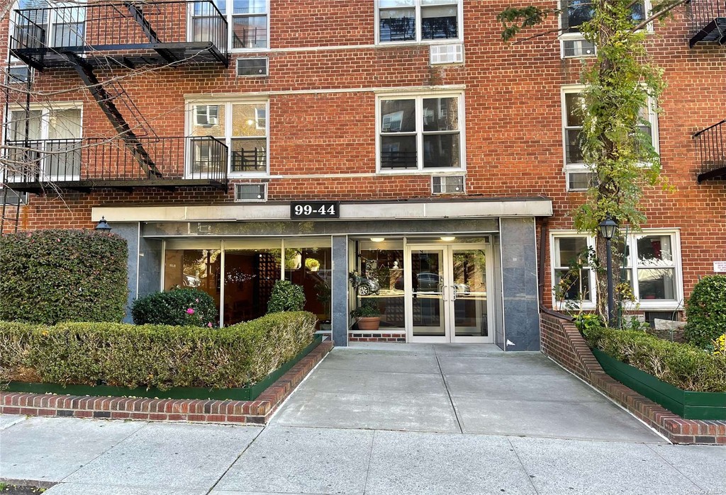 #1 photo, 99-44 67th Road, Куинс ‖ Forest Hills , NY 11375