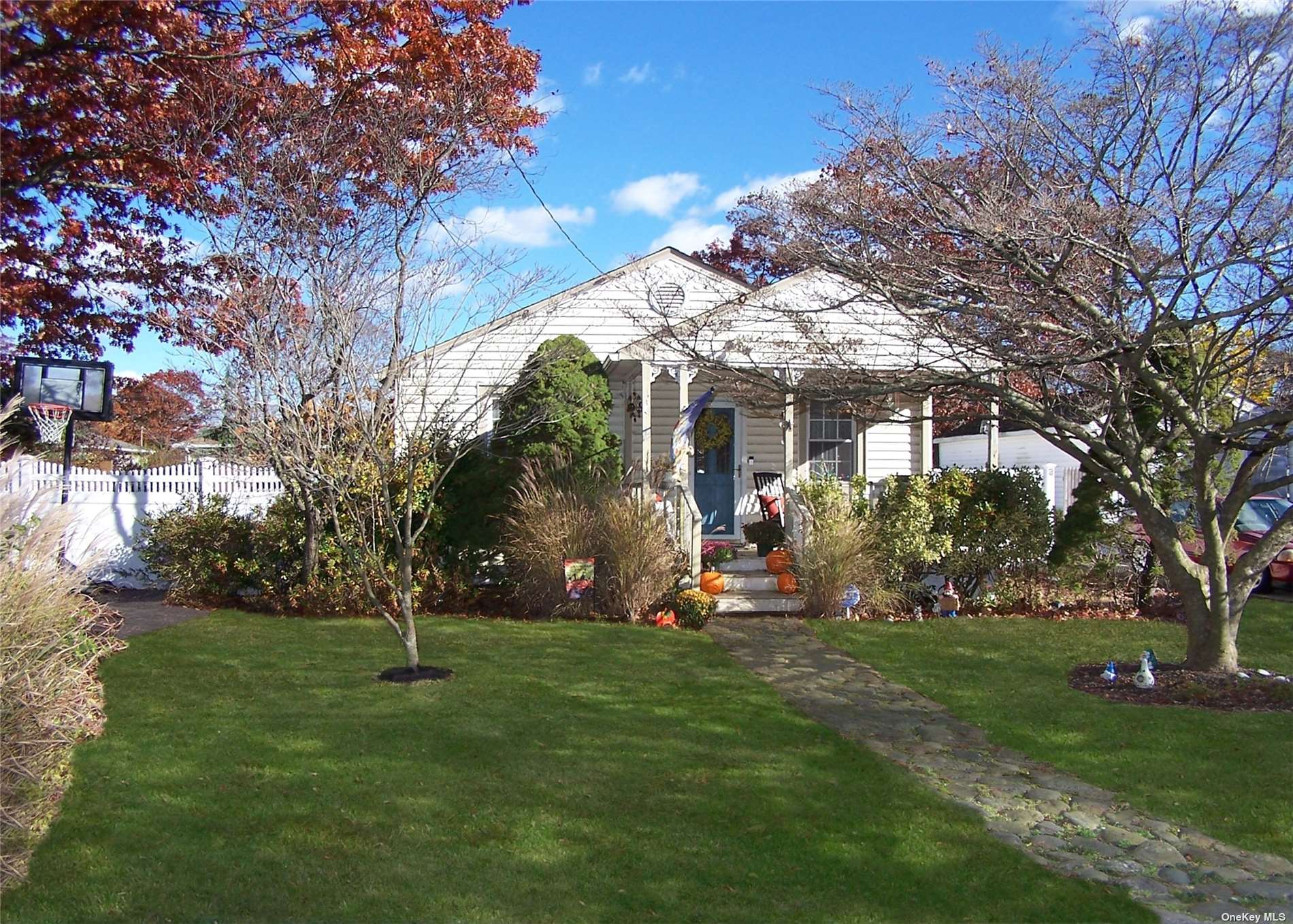 #1 photo, 155 Hudson Avenue, سوفولك Lake Grove , NY 11755