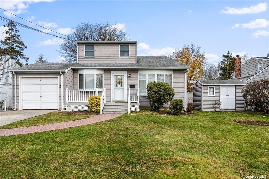 #1 photo, 209 Wisconsin Avenue, Massapequa , NY 11758
