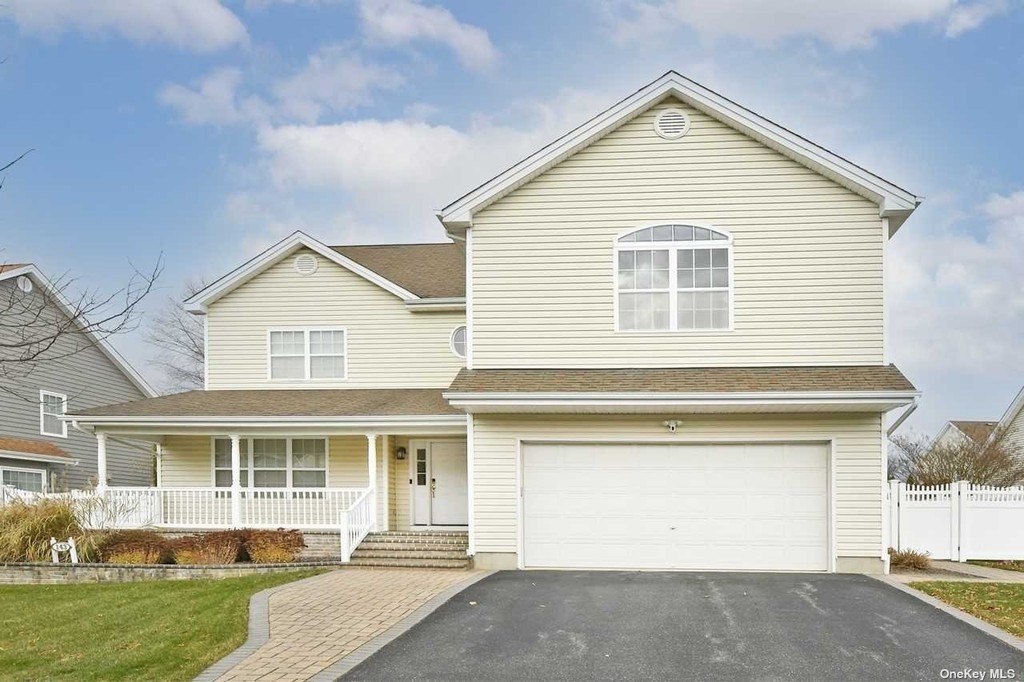 #1 photo, 143 Rivendell Court, Melville , NY 11747