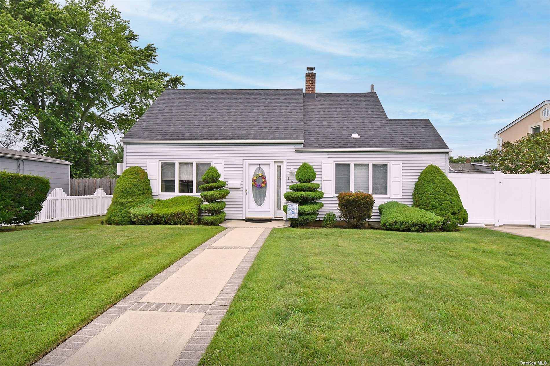 #1 photo, 147 Haven Lane, Levittown , NY 11756