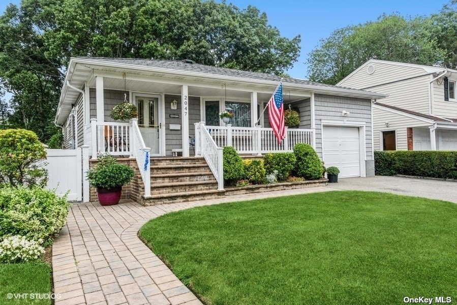 #1 photo, 2047 Abbot Avenue, ナッソー郡 Merrick , NY 11566