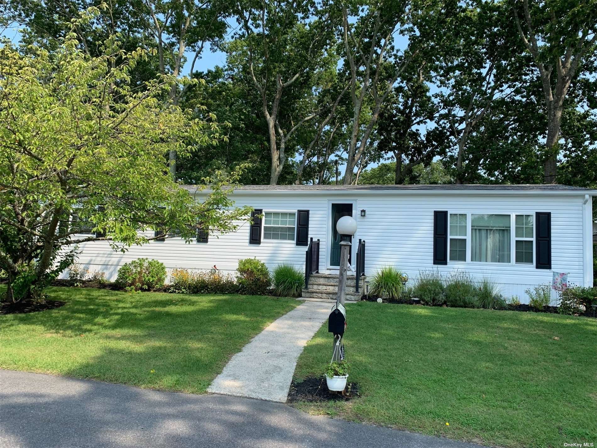 #1 photo, 1661-360 Old Country Road, Riverhead , NY 11901