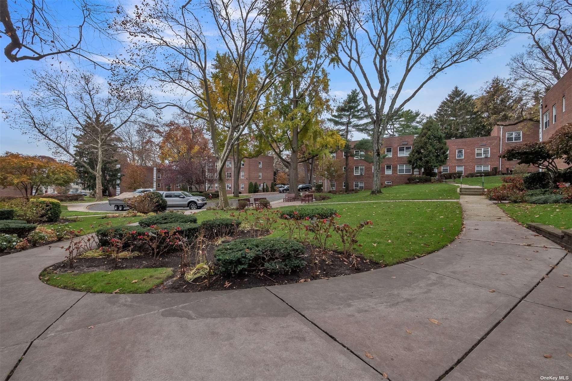 #1 photo, 21 Edward Street, नासाउ काउंटी Roslyn Heights , NY 11577