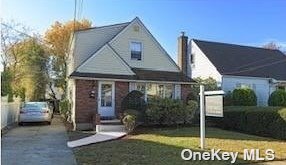 #1 photo, 140 Elm Street, 롱 아일랜드 Valley Stream , NY 11580
