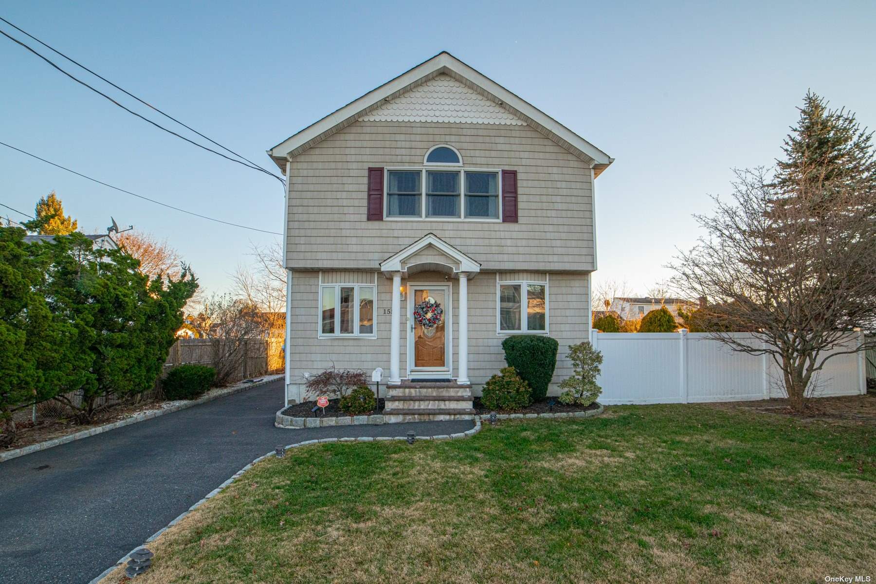 #1 photo, 1551 6th Street, サフォーク郡 West Babylon , NY 11704