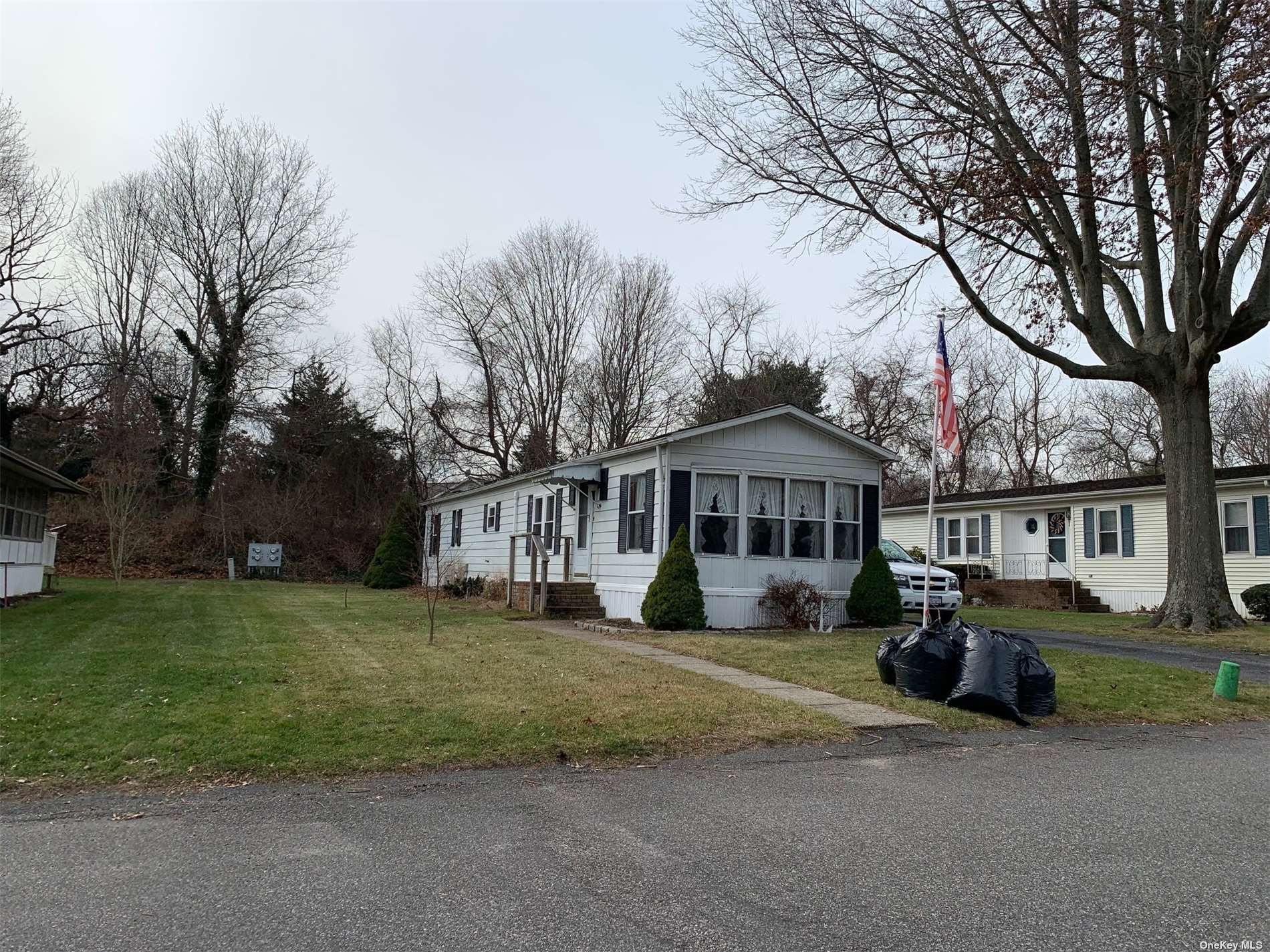 #1 photo, 14B Witt Lane, Aquebogue , NY 11931