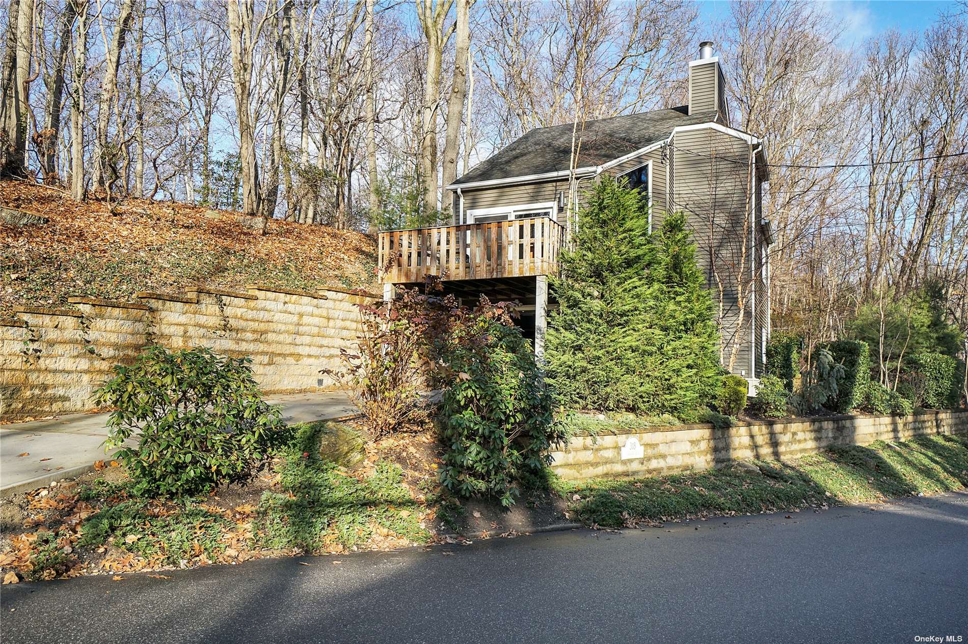 #1 photo, 318 Oakwood Road, Саффолк ‖ Port Jefferson , NY 11777