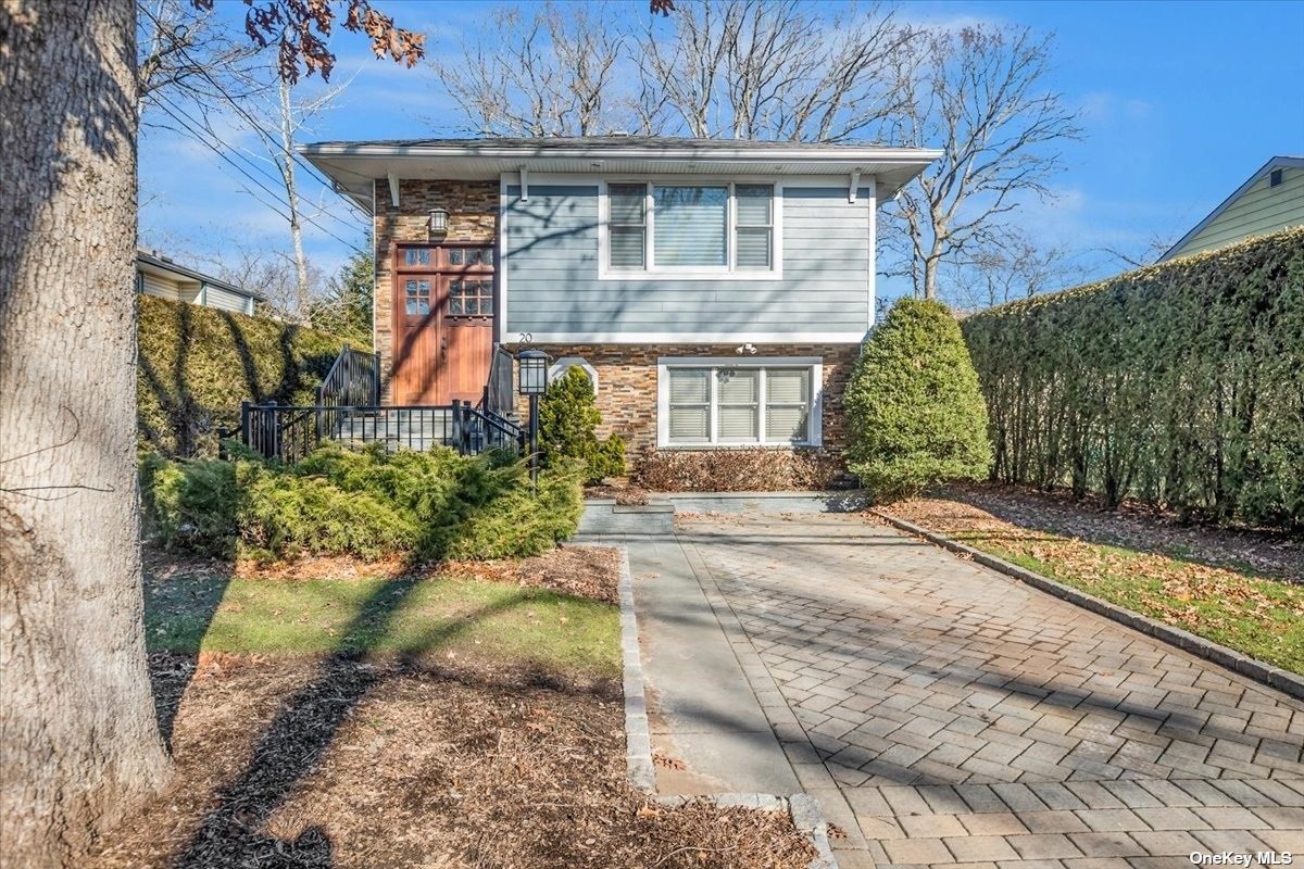 #1 photo, 20 Clarendon Street, מחוז סאפוק Dix Hills , NY 11746