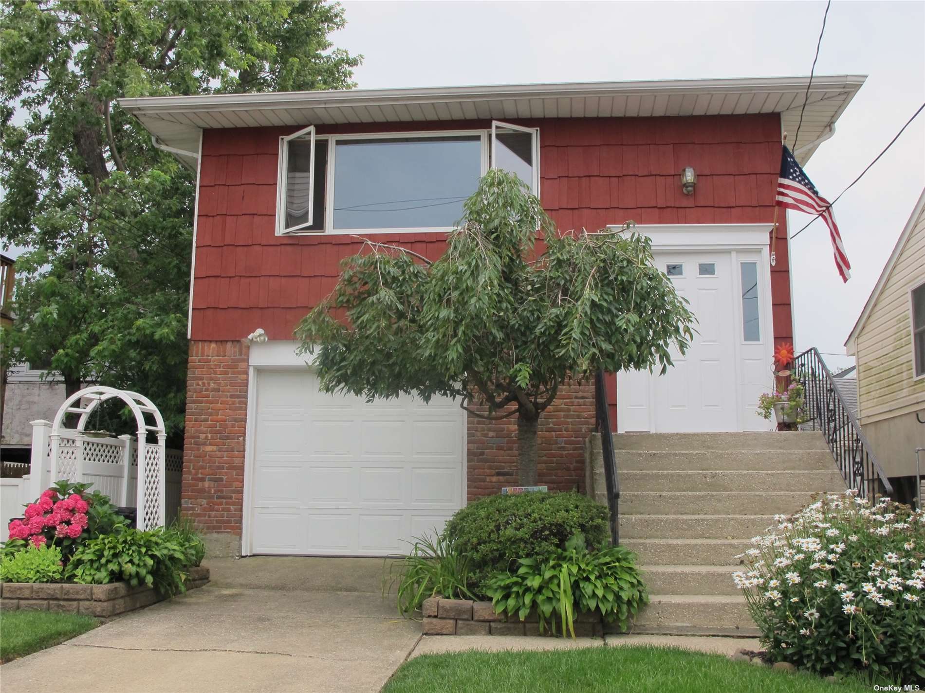 #1 photo, 63 Lawrence Street, ナッソー郡 East Rockaway , NY 11518