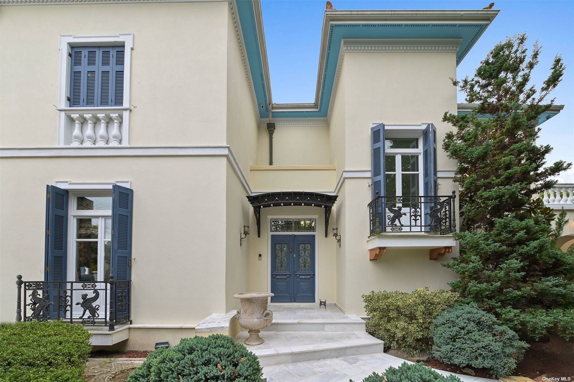 #1 photo, 251-34 Thornhill Avenue, Little Neck , NY 11362