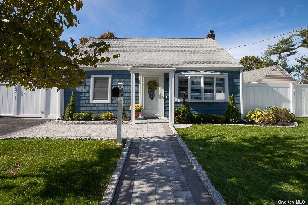 #1 photo, 142 Carmans Road, サフォーク郡 East Farmingdale , NY 11735