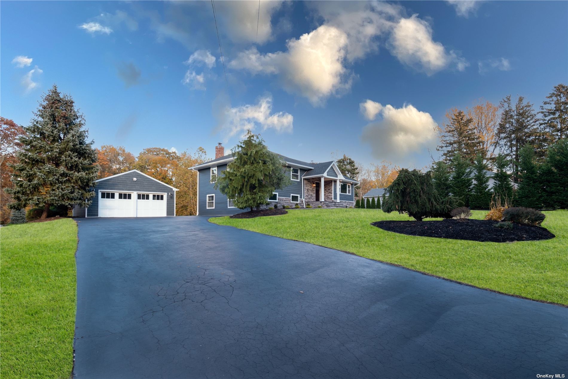 #1 photo, 35 Woodedge Drive, 东长岛 Dix Hills , NY 11746