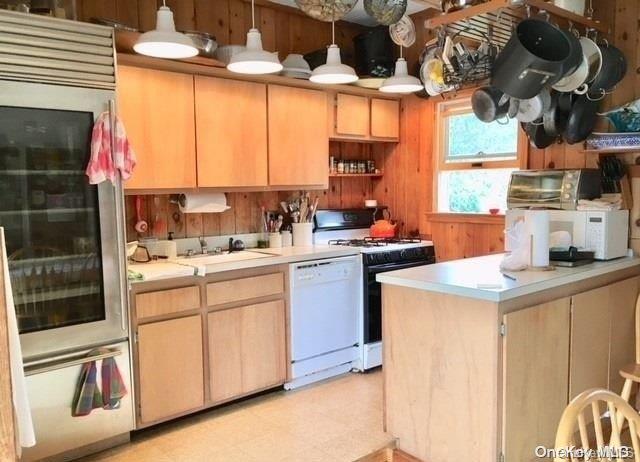 #2 photo, 866 Evergreen Walk, Ocean Beach , NY 11770