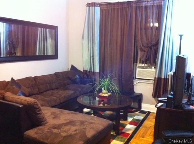 #1 photo, 2187 Holland Avenue, برونكس Bronx , NY 10462