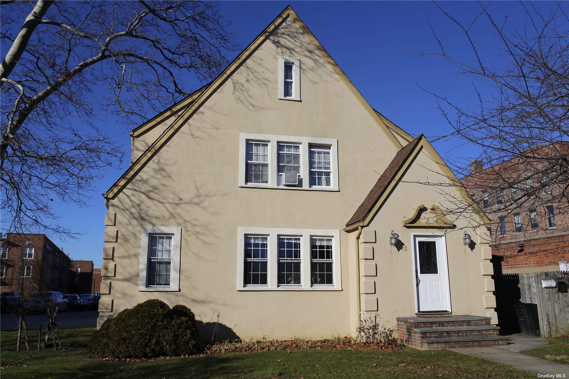 #1 photo, 18 Davison Place, Rockville Centre , NY 11570