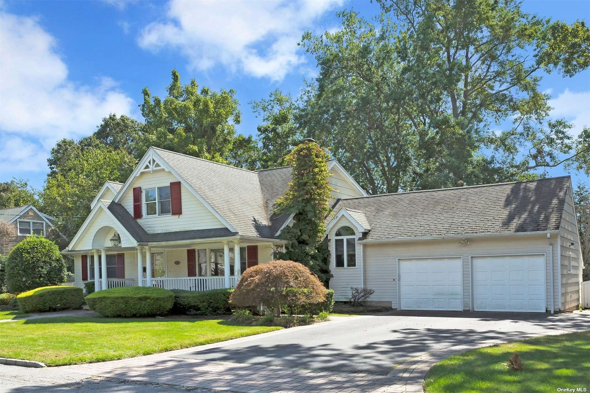 #1 photo, 24 Harbor Avenue, सफ़ोक काउंटी Islip , NY 11751