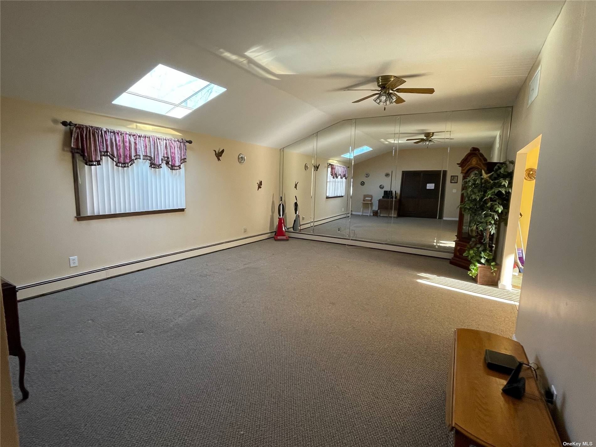 #1 photo, 1900 Horatio Avenue, ナッソー郡 Merrick , NY 11566