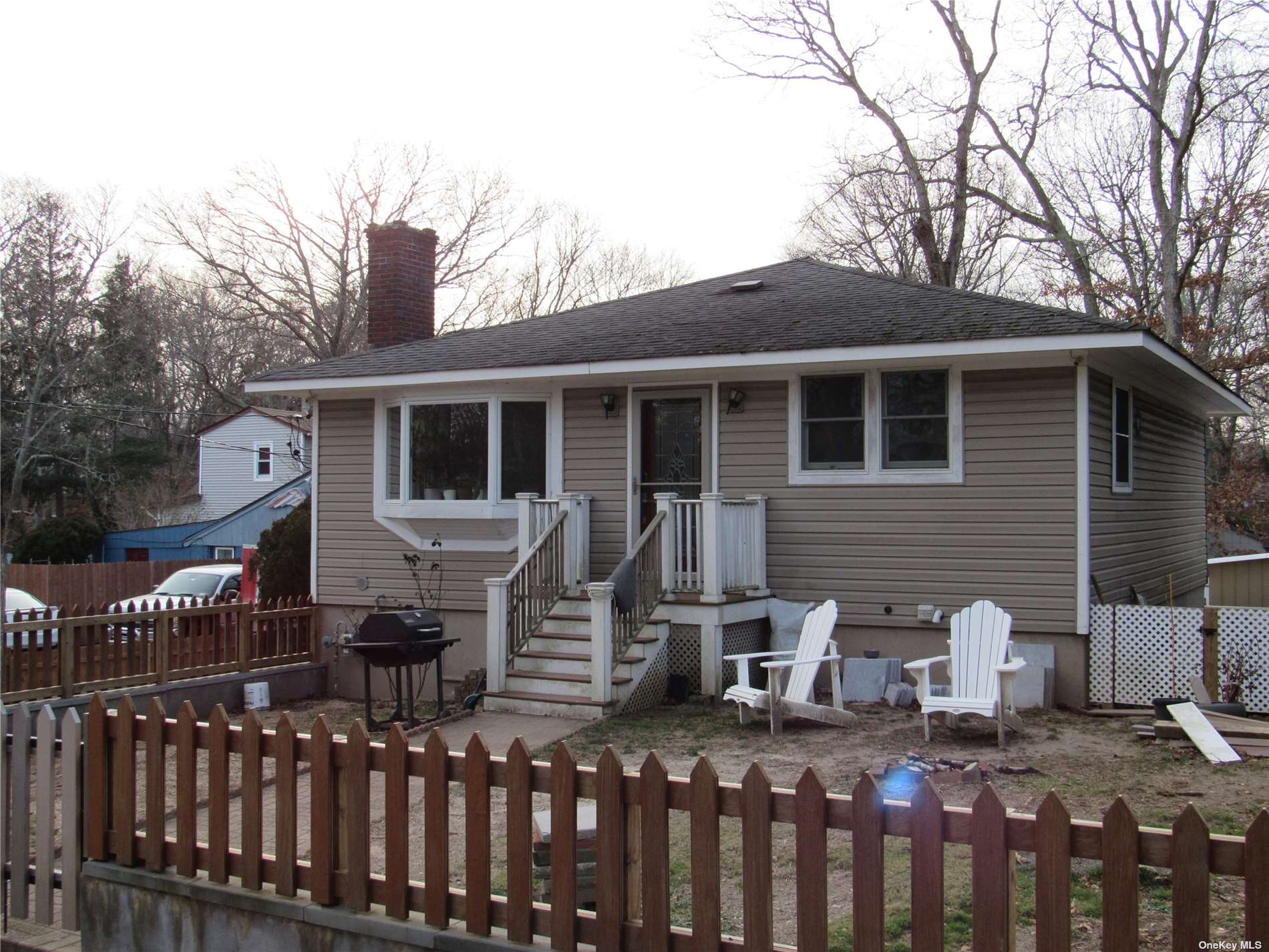 #1 photo, 133 Maple Avenue, 東長島 汉普顿 Flanders , NY 11901