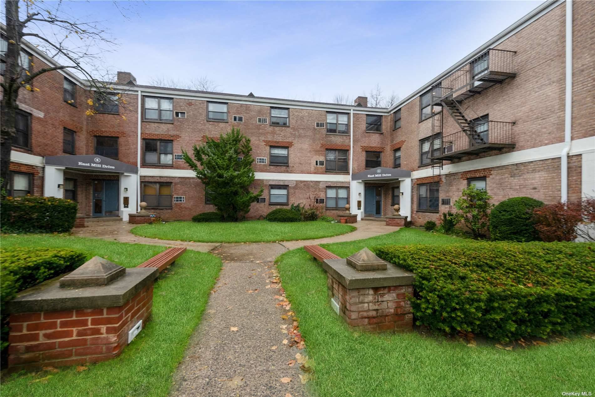 #1 photo, 4 E Mill Drive, ناسو Great Neck , NY 11021