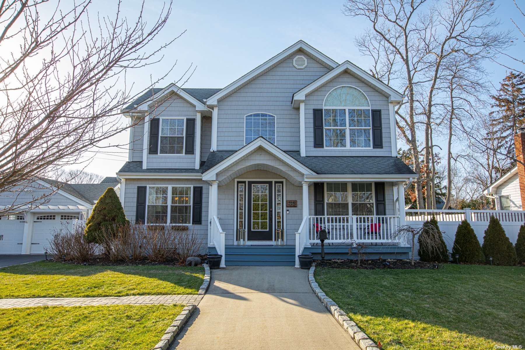 #1 photo, 215 Pine Drive, Саффолк ‖ Bay Shore , NY 11706