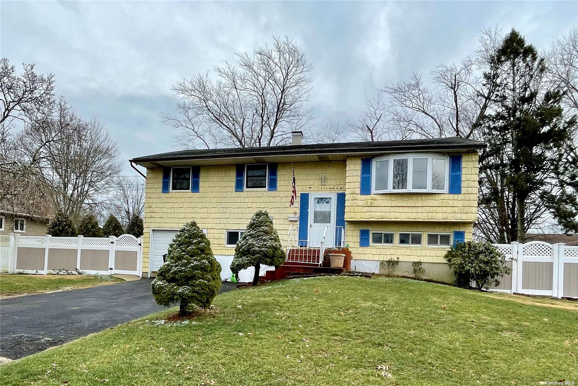 #1 photo, 136 Geneva Street, サフォーク郡 Bay Shore , NY 11706