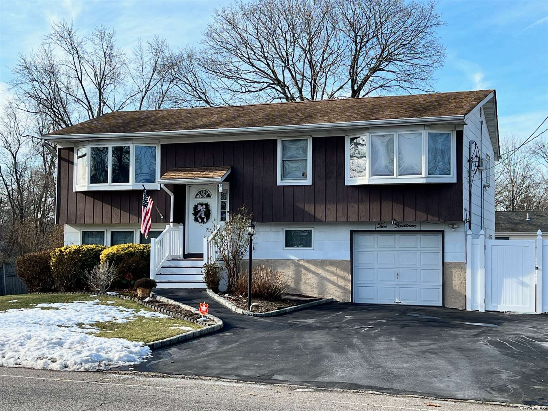 #1 photo, 214 Hudson Avenue, サフォーク郡 Lake Grove , NY 11755