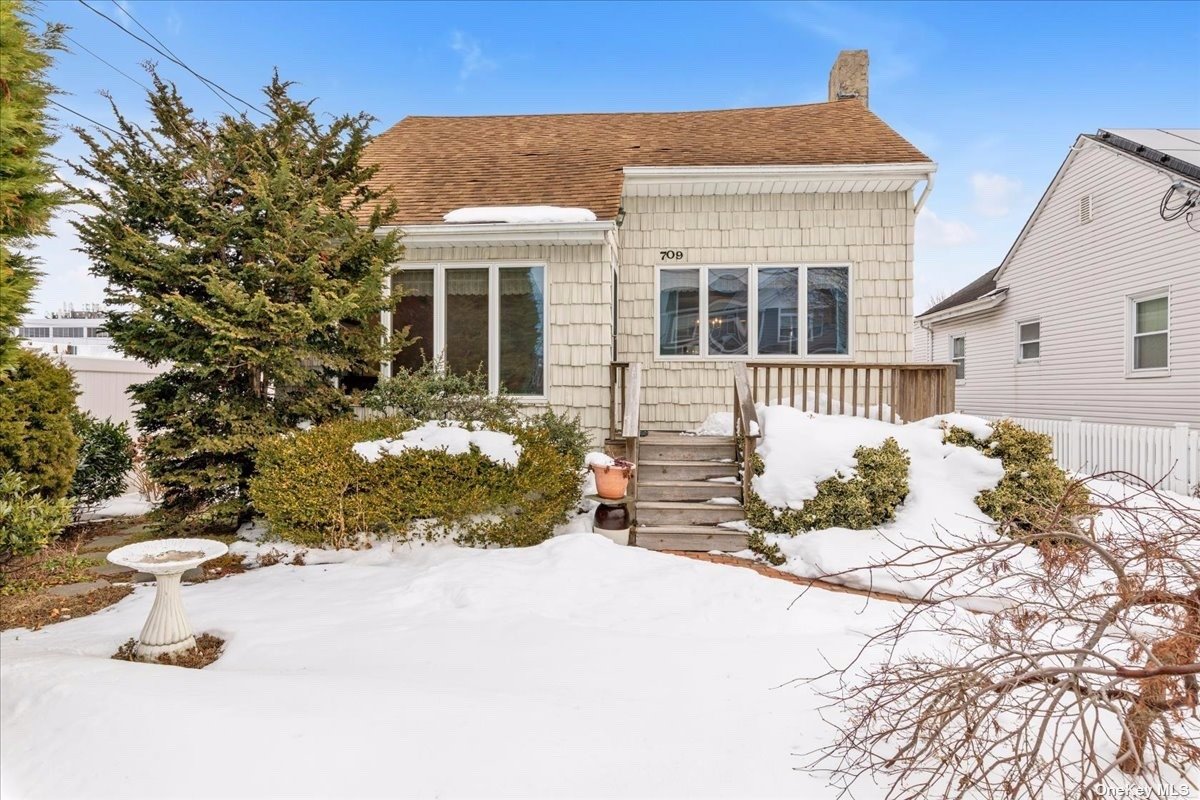 #1 photo, 709 Sunrise Avenue, ナッソー郡 Bellmore , NY 11710