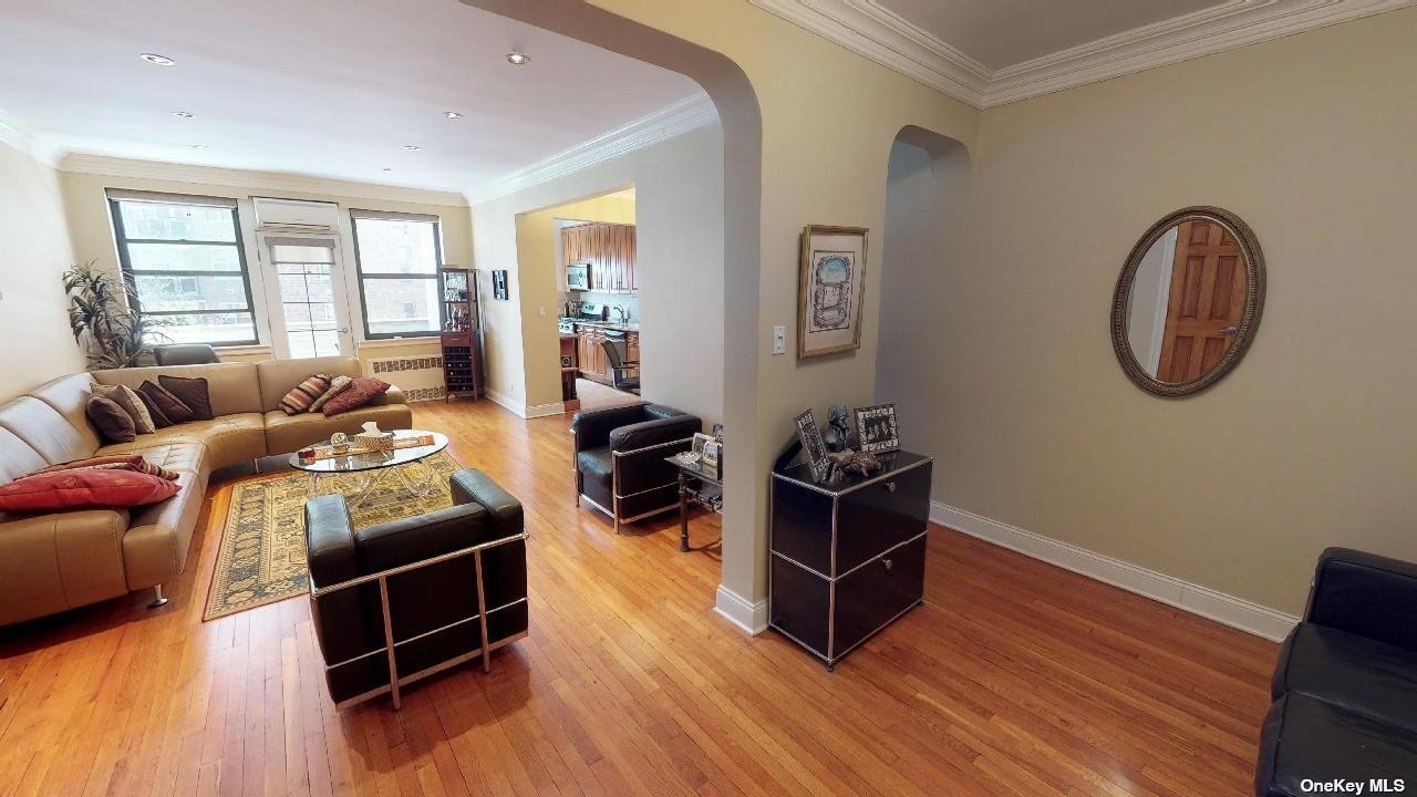 #1 photo, 69-60 108th Street, קווינס Forest Hills , NY 11375