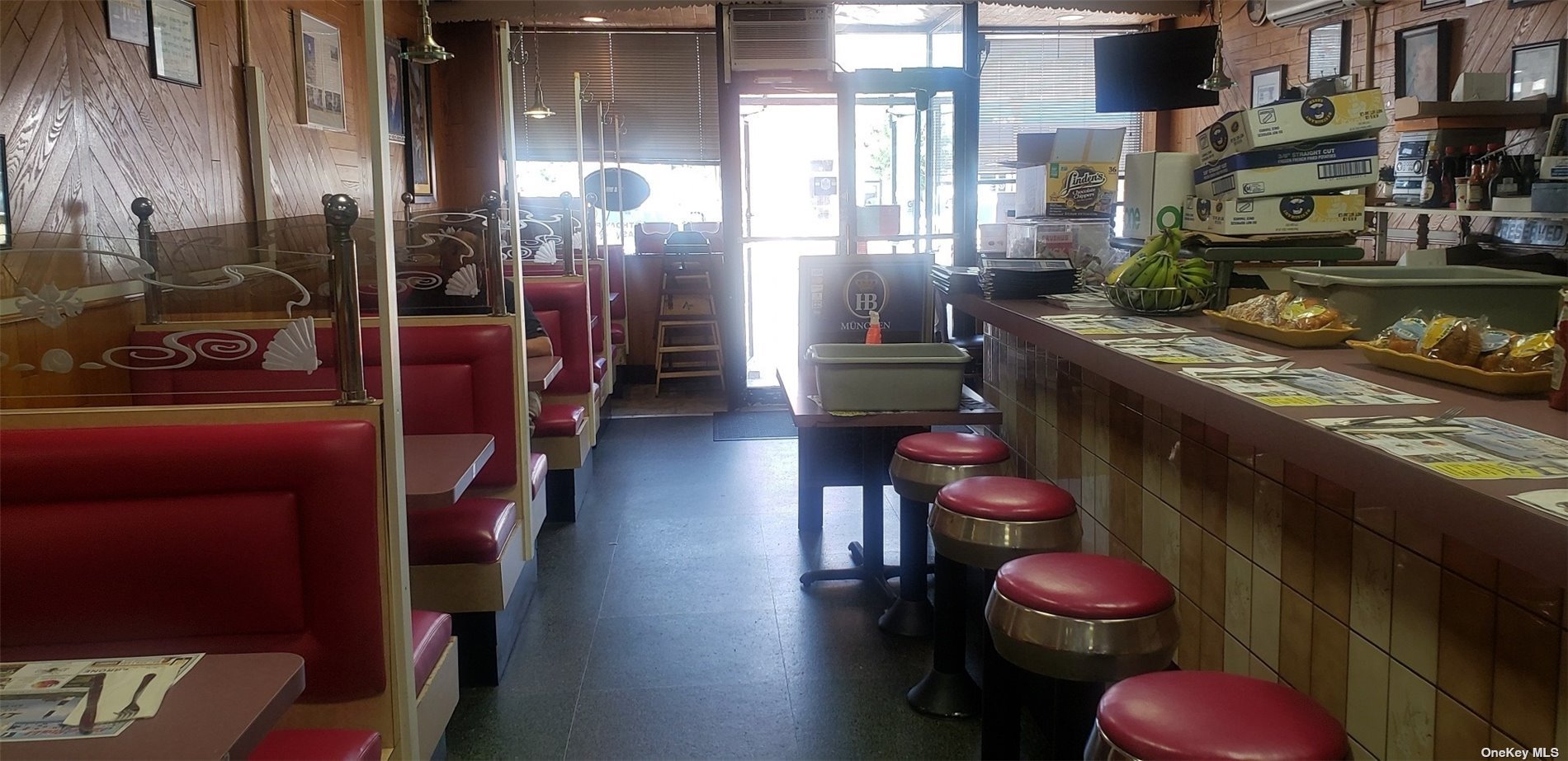 #1 photo, 161 Wellwood Avenue, 东长岛 Lindenhurst , NY 11757