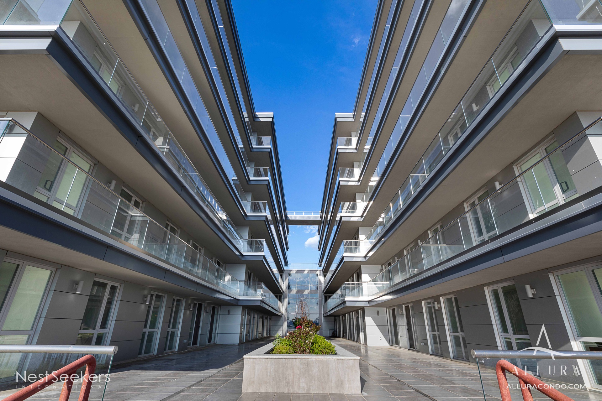 #13 photo, 109-9 15th Avenue, 皇后区 大学点 Queens , New York 11356