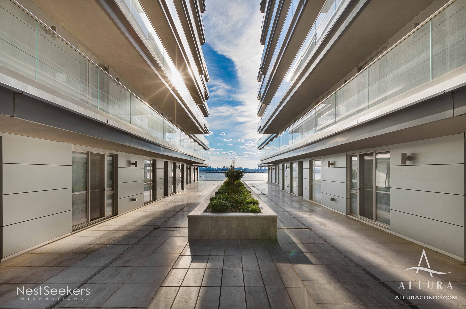 #14 photo, 109-9 15th Avenue, 皇后区 大学点 Queens , New York 11356