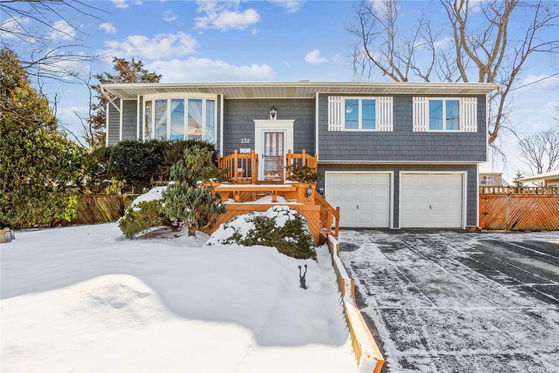 #1 photo, 232 Dakota Avenue, サフォーク郡 Bay Shore , NY 11706