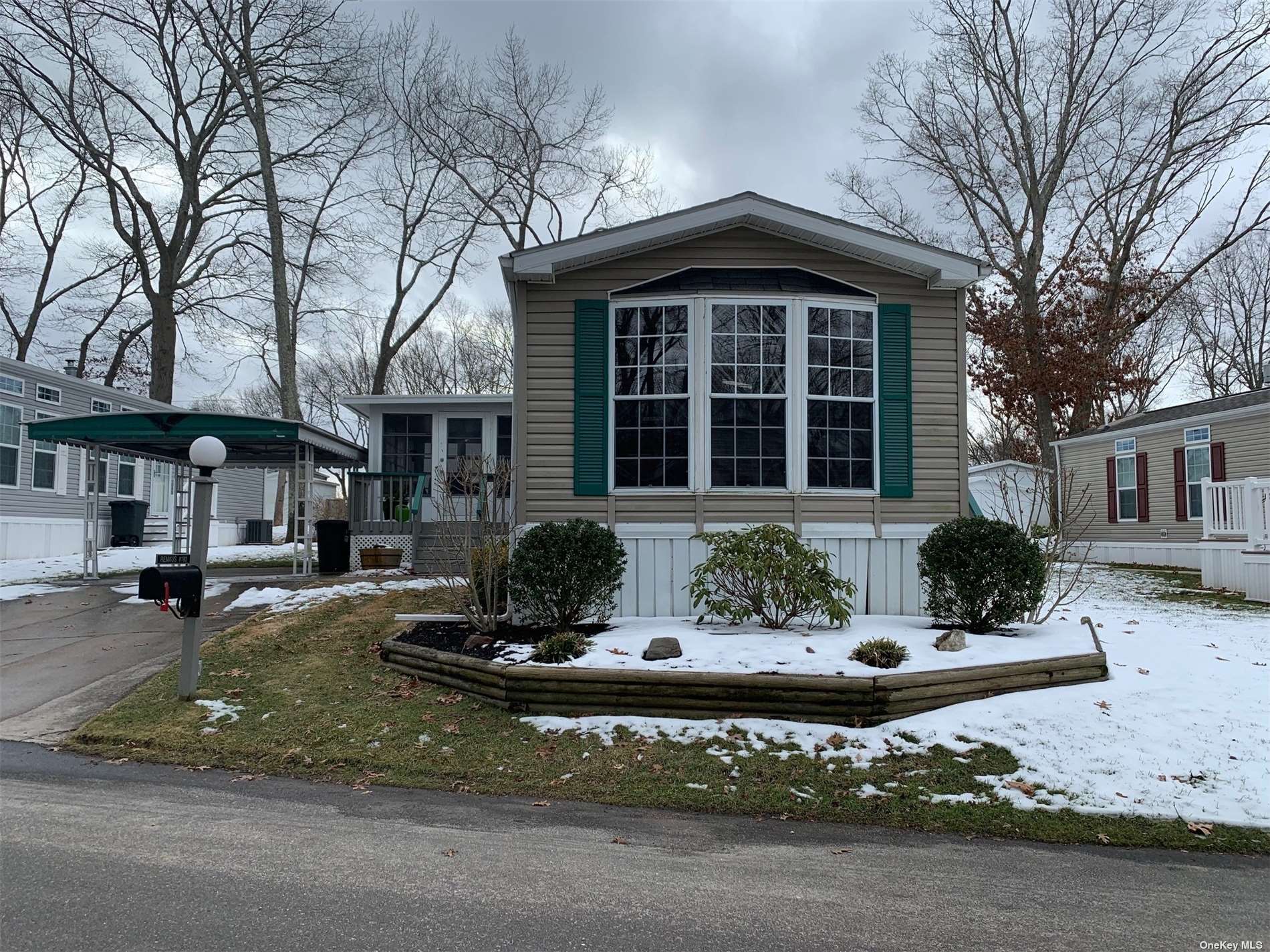 #1 photo, 1661-183 Old Country Road, Riverhead , NY 11901