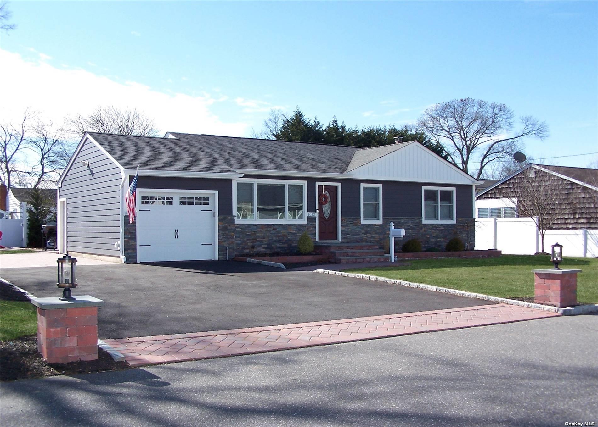 #1 photo, 1612 Jefferson Avenue, West Islip , NY 11795