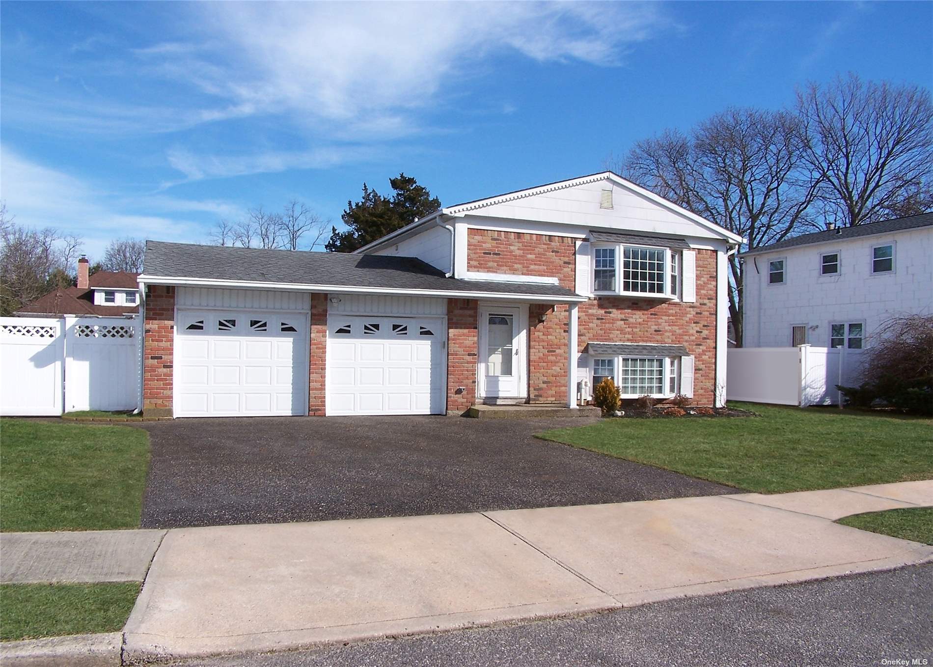#1 photo, 35 Avis Drive, سوفولك Holbrook , NY 11741