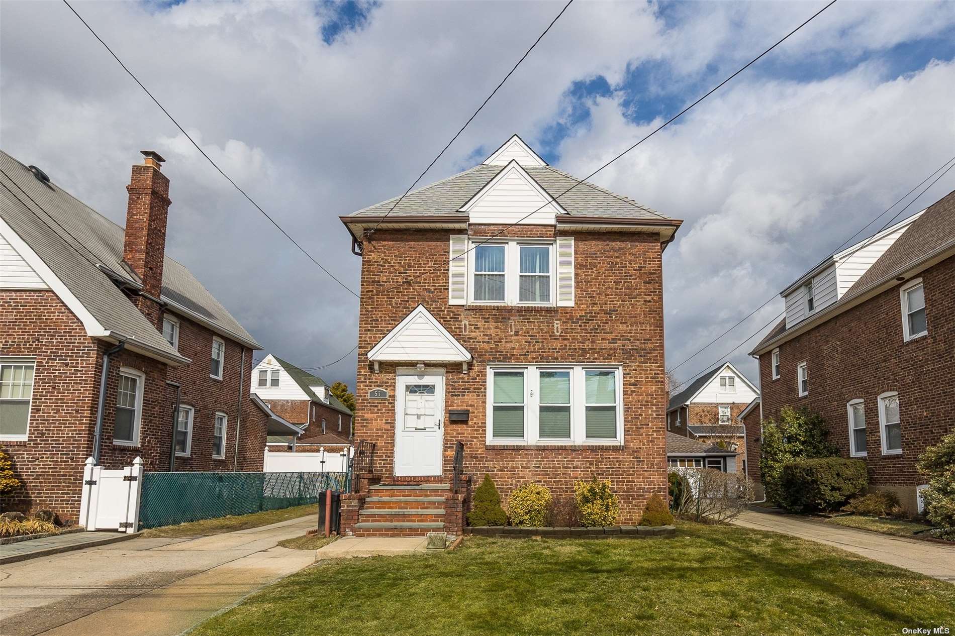 #1 photo, 57 Tottenham Road, 长岛 Lynbrook , NY 11563