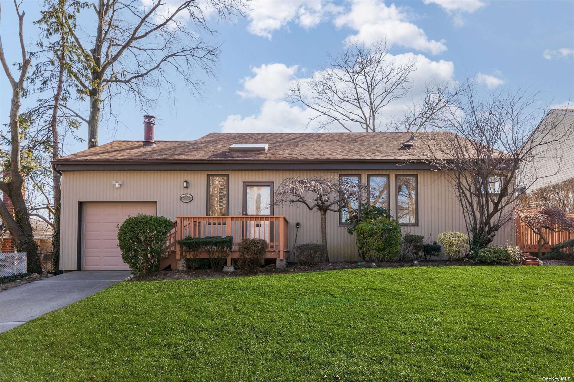 #1 photo, 69-56 267 Street, Glen Oaks , NY 11004