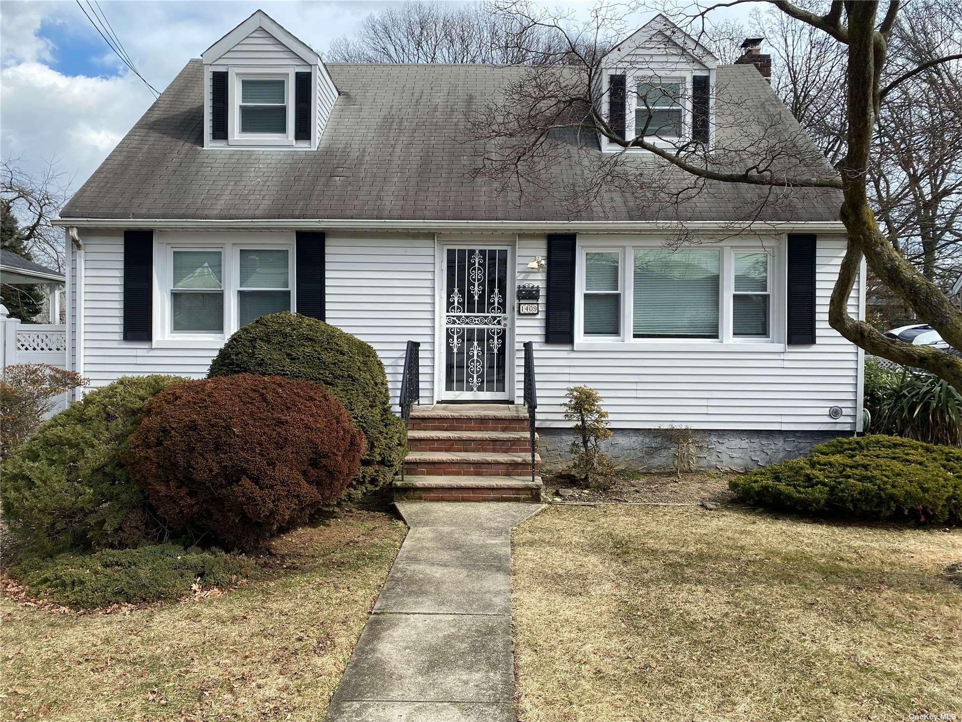 #1 photo, 1409 Rhode Ave, ナッソー郡 Merrick , NY 11566