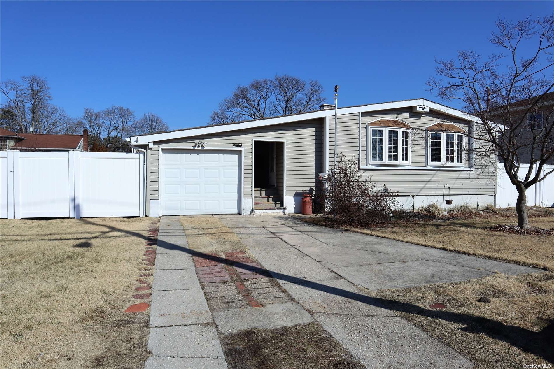 #1 photo, 75 Chelsea Avenue, サフォーク郡 West Babylon , NY 11704