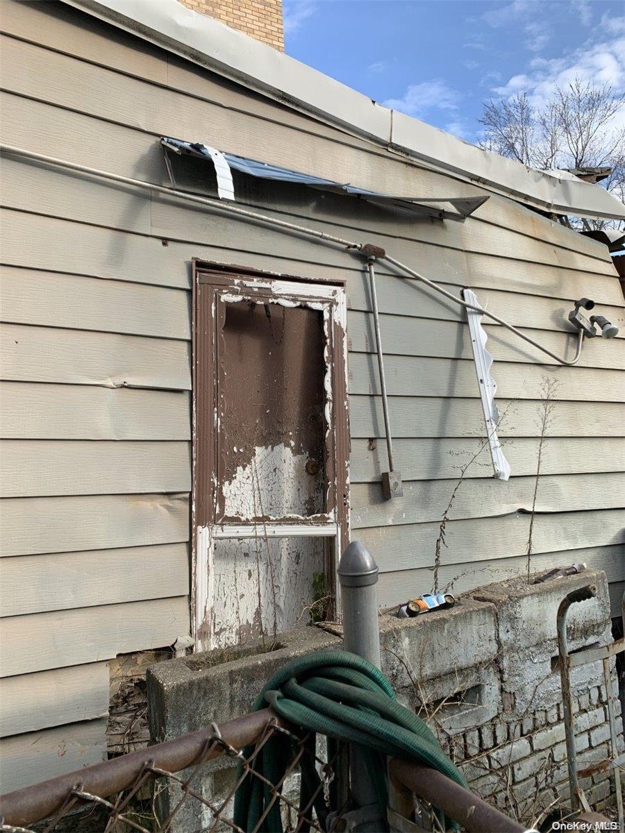 #1 photo, 73-24 69 Avenue, 皇后區 中村 Middle Village , NY 11379