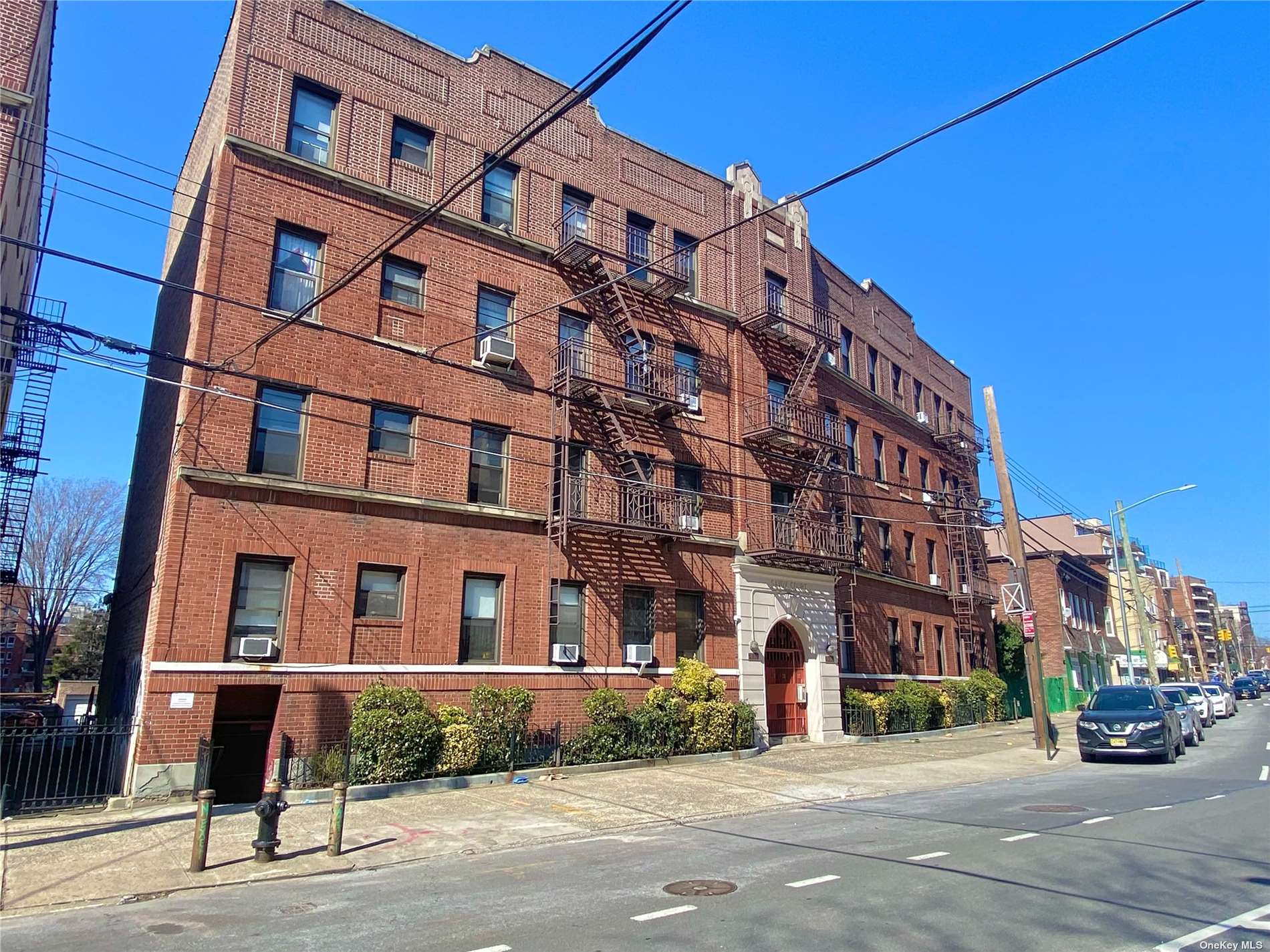 #1 photo, 31-14 Crescent St, كوينز Astoria , NY 11106