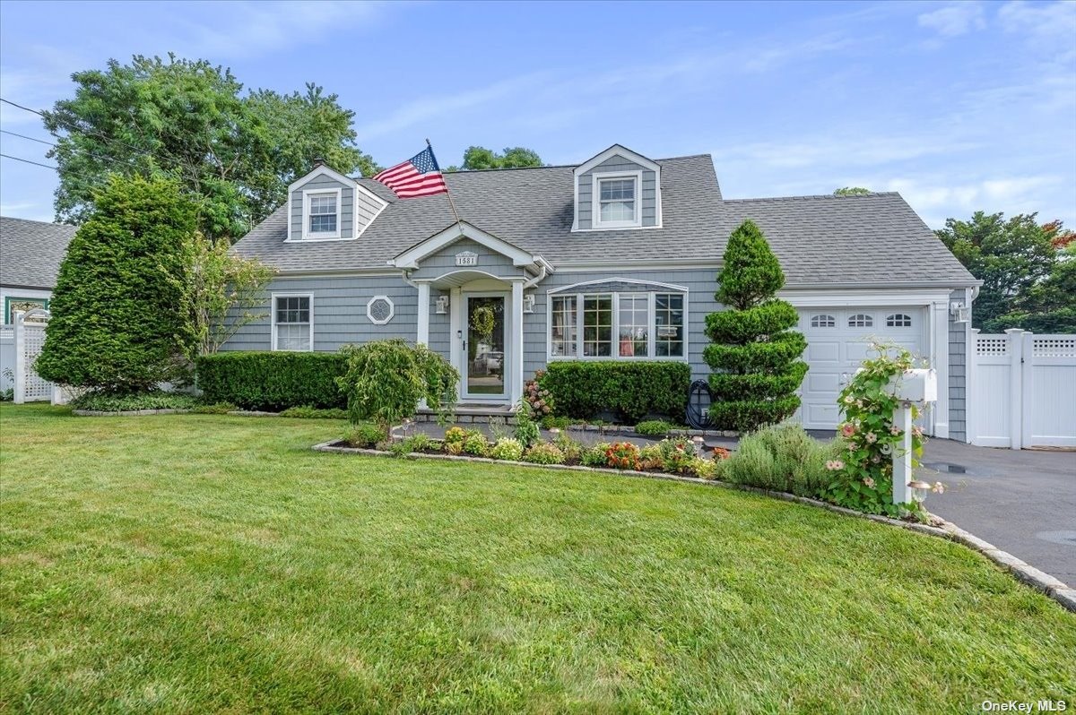 #1 photo, 1581 Little Neck Avenue, North Bellmore , NY 11710