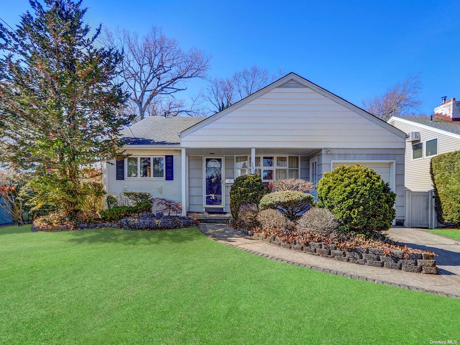 #1 photo, 292 Lakeshore Boulevard, ナッソー郡 Massapequa Park , NY 11762